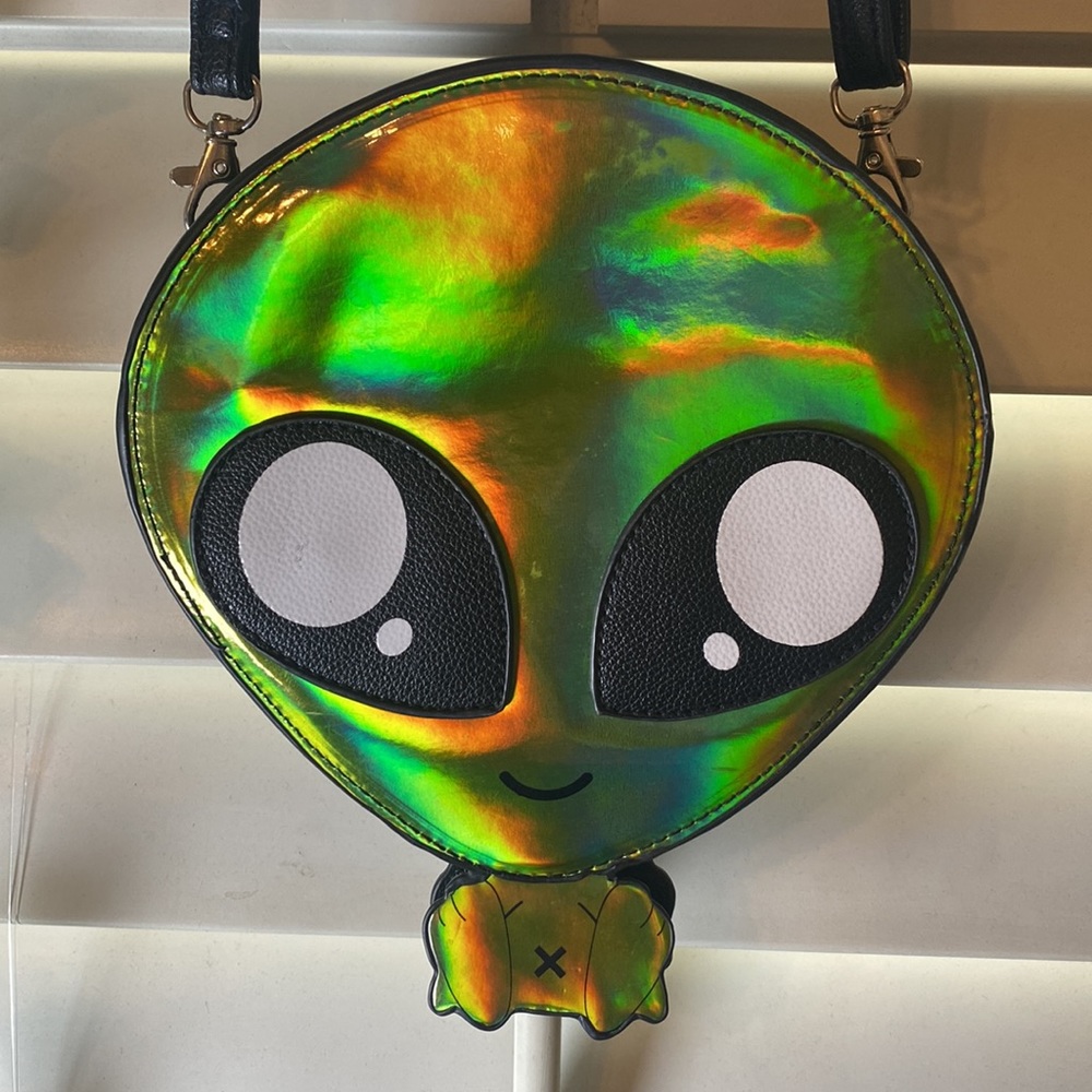 Alien purse metallic
